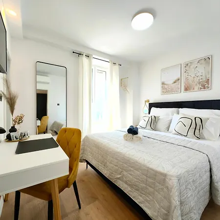 & Fjok Apartment *