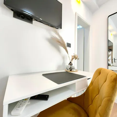 Apartment & Fjok *